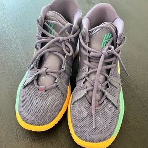 Kyrie 7 basketball shoes size 6